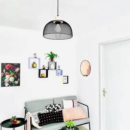 Bd à Pied, Centre, Idéalement Situé , Remparts, Cosy Studio Avec Balcon, Vue Imprenable Et Vue Sur Le Jardin, Calme, Parking Gratuit, Apartamento