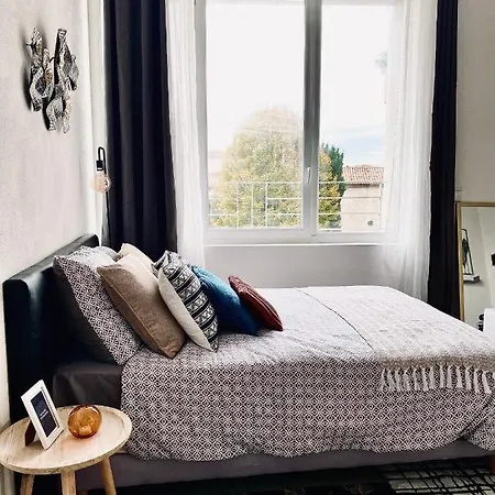 Bd à Pied, Centre, Idéalement Situé , Remparts, Cosy Studio Avec Balcon, Vue Imprenable Et Vue Sur Le Jardin, Calme, Parking Gratuit, Apartamento *