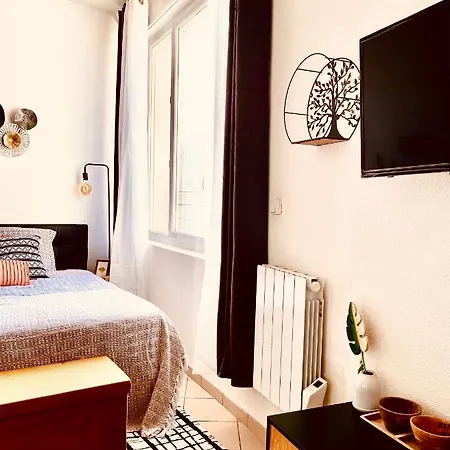 Apartamento Bd à Pied, Centre, Idéalement Situé , Remparts, Cosy Studio Avec Balcon, Vue Imprenable Et Vue Sur Le Jardin, Calme, Parking Gratuit, *